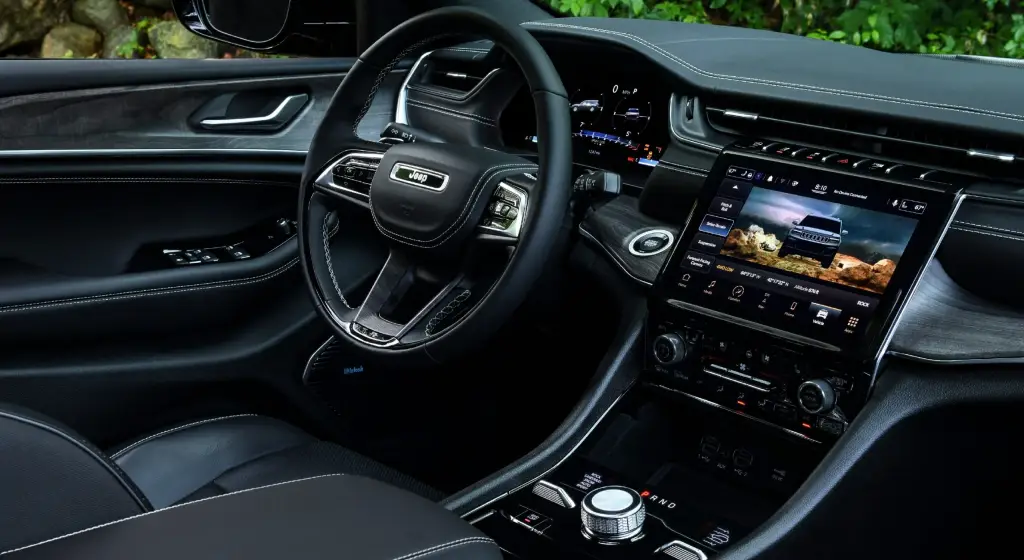 2023 Jeep Grand Cherokee L interior