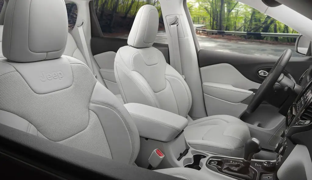 2022 interior jeep cherokee