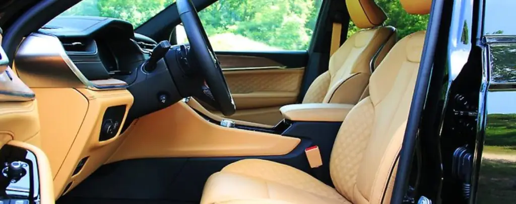 2024 Jeep Grand Cherokee L interior